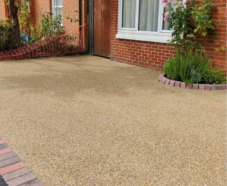 resin-bound-driveway-install (2)