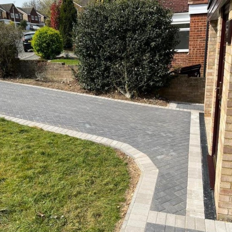 curved-block-paved-driveway