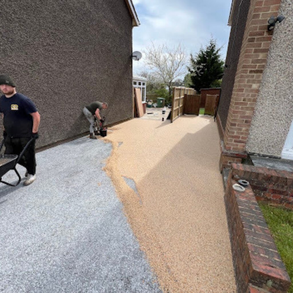 resin-bound-team-installing-driveway