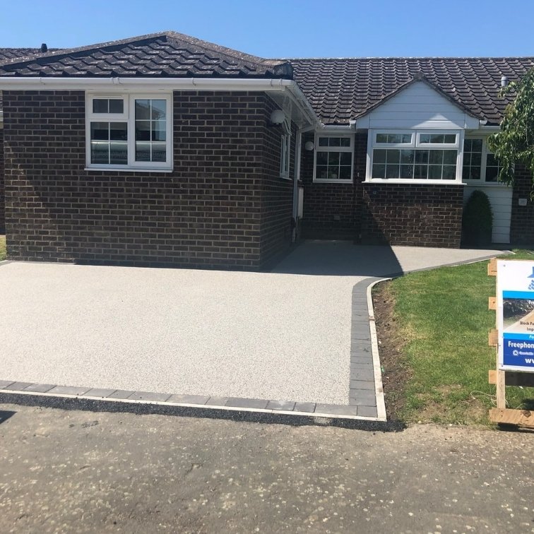 resin-bound-driveway-install-with-block-paved-finish