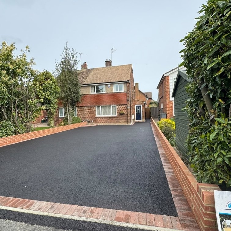 tarmac-driveway-with-block-paved-edging-tunbridge-wells